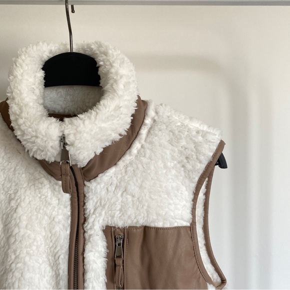 ABERCROMBIE & FITCH sleeveless jacket (NEW) - Picture 1 of 6